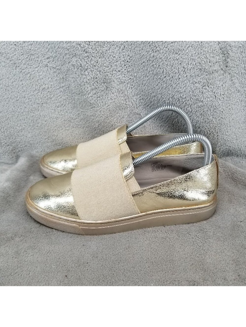 Lori Goldstein Shoes Womens Size 7.5 Gold Metallic Slip On Tonal Sneakers